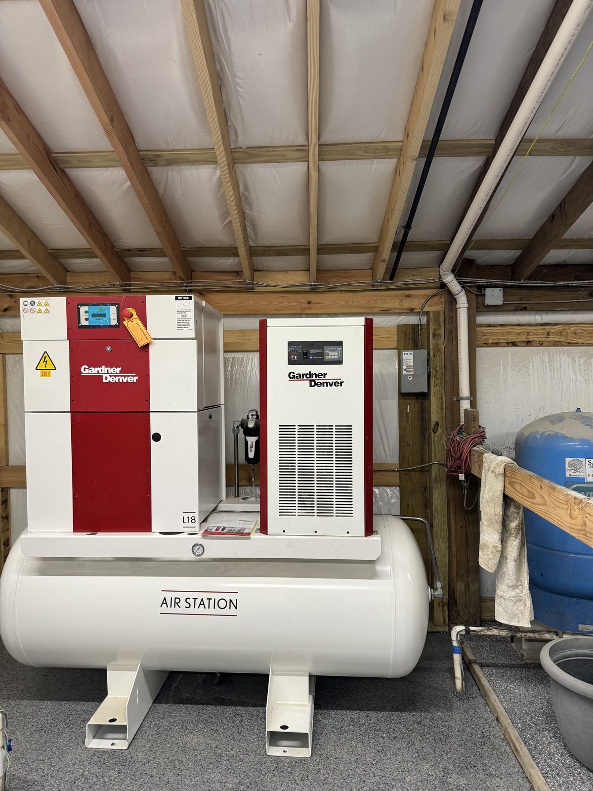 Gardner Denver air station with integrated dryer and receiver