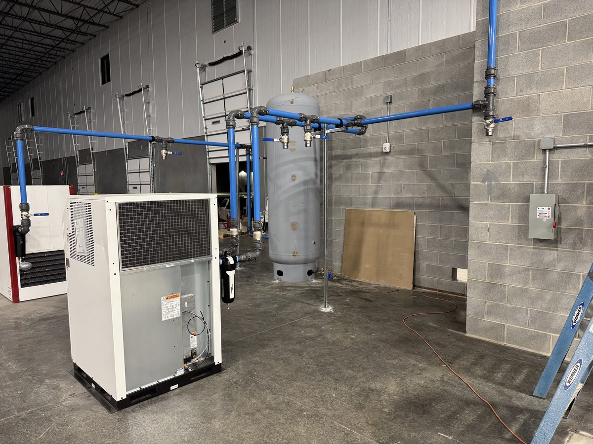 Finished compressed air distribution piping in a clean facility
