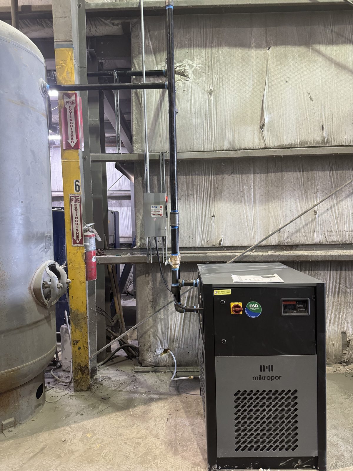 Hydraulic and air system inspection during a scheduled visit